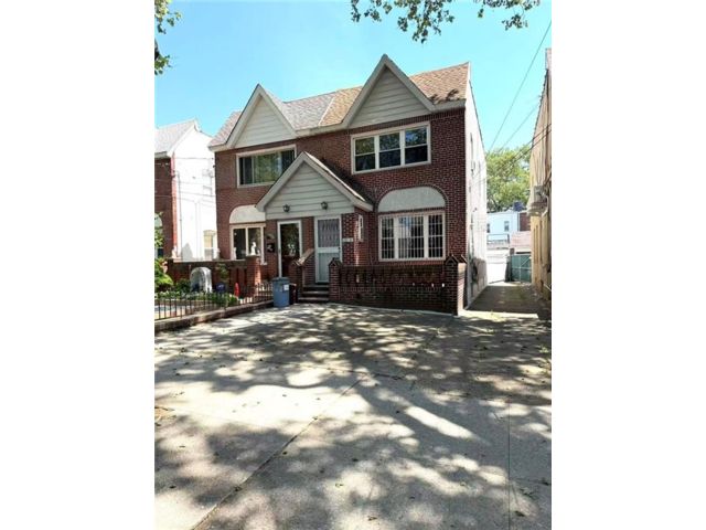  3 BR,  2.00 BTH &nbsp;Single family style home in Ozone Park