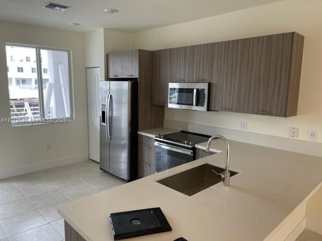  3 BR,  2.50 BTH &nbsp; style home in Medley