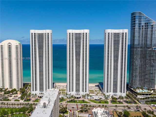 [PHOTO]