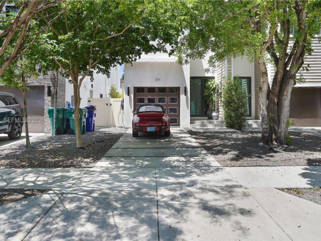  3 BR,  2.50 BTH &nbsp; style home in Miami