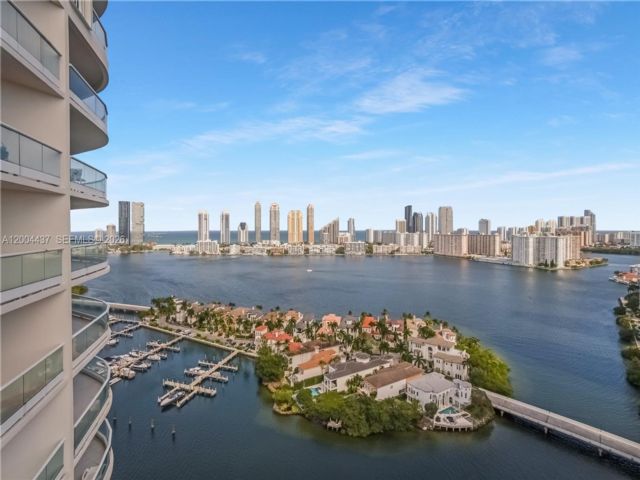  4 BR,  4.50 BTH &nbsp; style home in Aventura