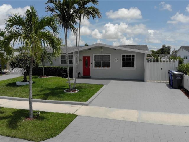  3 BR,  2.00 BTH &nbsp; style home in Cooper City