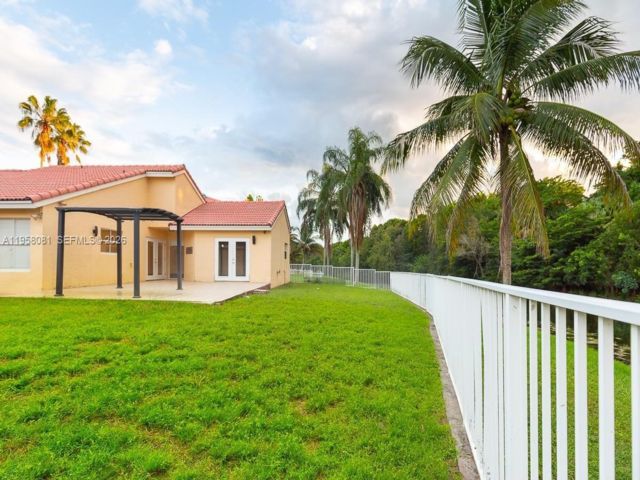  3 BR,  2.00 BTH &nbsp; style home in Hollywood