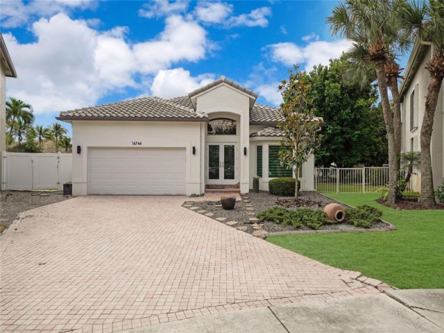  4 BR,  2.00 BTH &nbsp; style home in Pembroke Pines