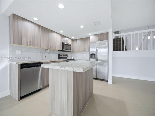 3 BR,  3.00 BTH &nbsp; style home in Pembroke Pines