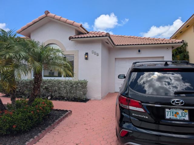  3 BR,  2.00 BTH &nbsp; style home in Weston