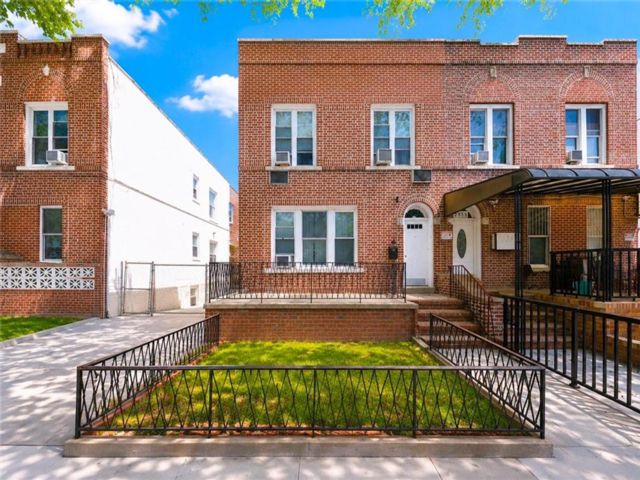  9 BR,  5.00 BTH &nbsp;Multi-family style home in Sheepshead Bay