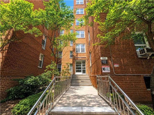  1 BR,  1.00 BTH &nbsp;Co-op style home in Sheepshead Bay