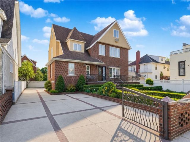 Studio,  3.00 BTH &nbsp;Multi-family style home in Dyker Heights