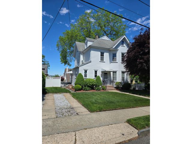  4 BR,  1.50 BTH &nbsp;Colonial style home in Kearny
