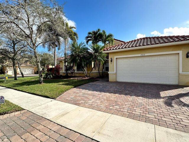  4 BR,  3.00 BTH &nbsp;European style home in Pembroke Pines