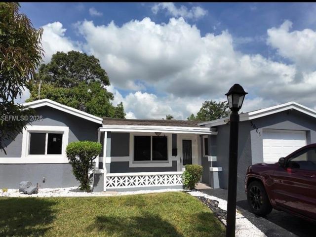  4 BR,  2.00 BTH &nbsp; style home in Lauderdale Lakes