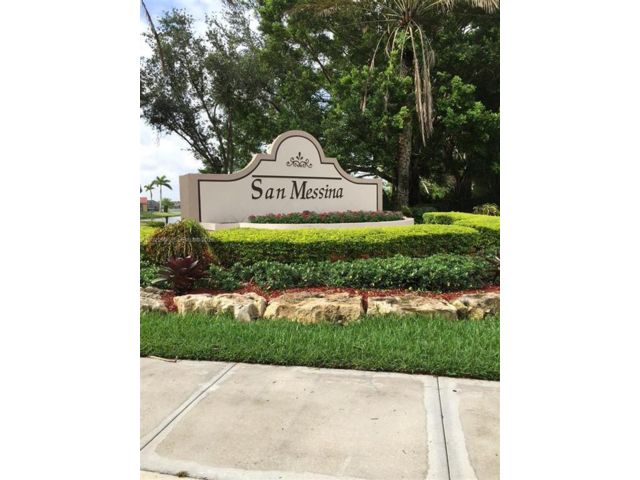  3 BR,  2.50 BTH &nbsp;Townhouse style home in Weston