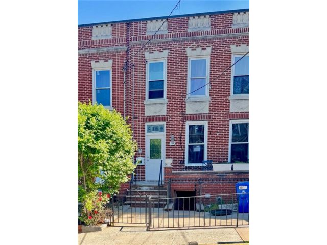 Studio,  2.00 BTH &nbsp;Multi-family style home in Bay Ridge