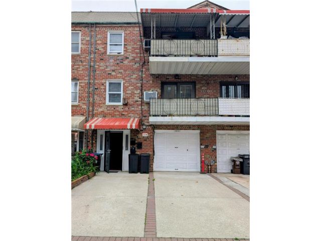 Studio,  0.00 BTH &nbsp;Multi-family style home in Bensonhurst