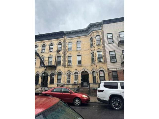 Studio,  6.00 BTH &nbsp;Multi-family style home in Bushwick