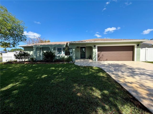  3 BR,  2.00 BTH &nbsp; style home in Cooper City