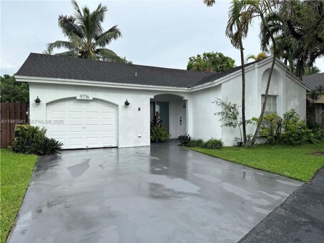 3 BR,  2.00 BTH &nbsp;Other style home in Medley