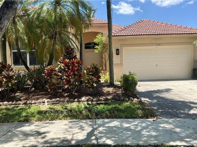 4 BR,  2.50 BTH &nbsp; style home in Weston