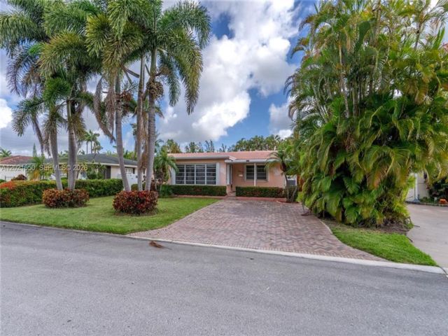  4 BR,  3.00 BTH &nbsp; style home in Hollywood