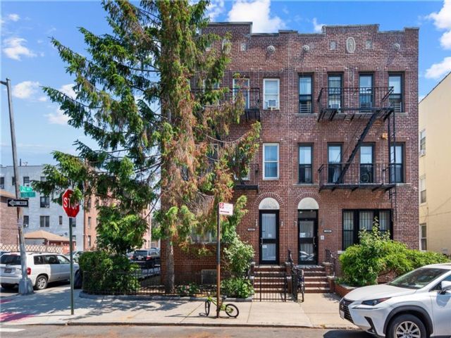 12 BR,  0.00 BTH &nbsp;Multi-family style home in Bensonhurst