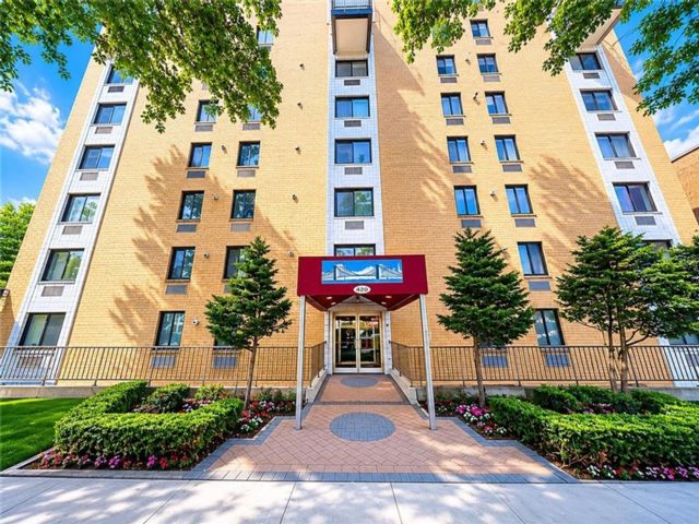  2 BR,  2.00 BTH &nbsp;Condominium style home in Sunset Park