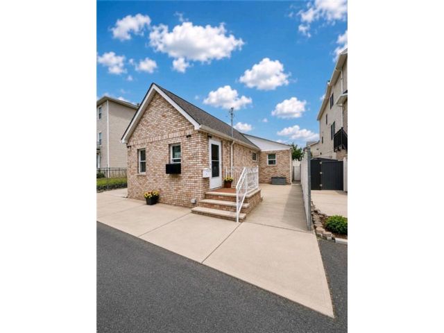  2 BR,  1.00 BTH &nbsp;Single family style home in Grant City