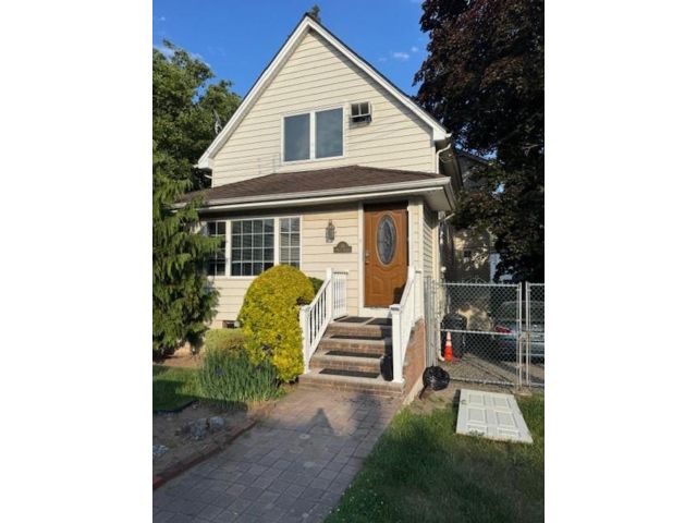  3 BR,  2.00 BTH &nbsp;Single family style home in Travis