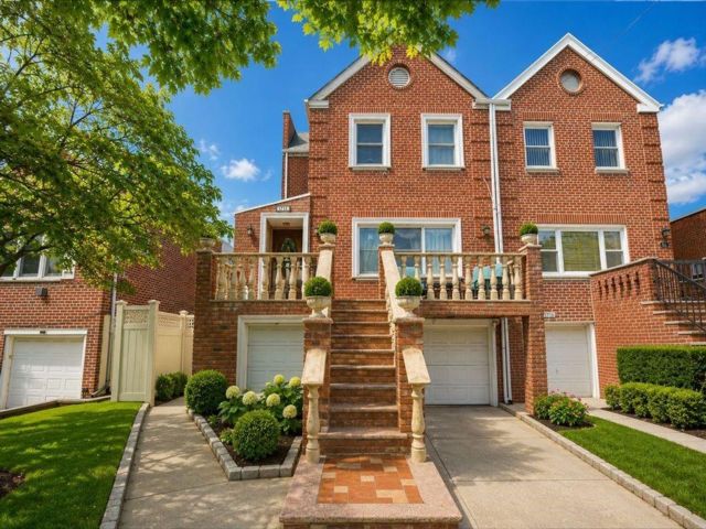  6 BR,  4.00 BTH &nbsp;Single family style home in Madison