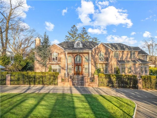 5 BR,  6.00 BTH &nbsp;Single family style home in Todt Hil
