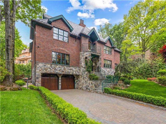 5 BR,  6.00 BTH &nbsp;Single family style home in Todt Hil