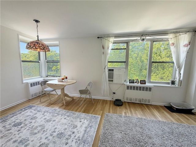  2 BR,  1.00 BTH &nbsp;Co-op style home in Bayside