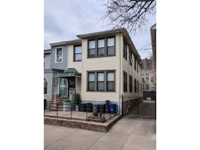  6 BR,  0.00 BTH &nbsp;Multi-family style home in Sunset Park