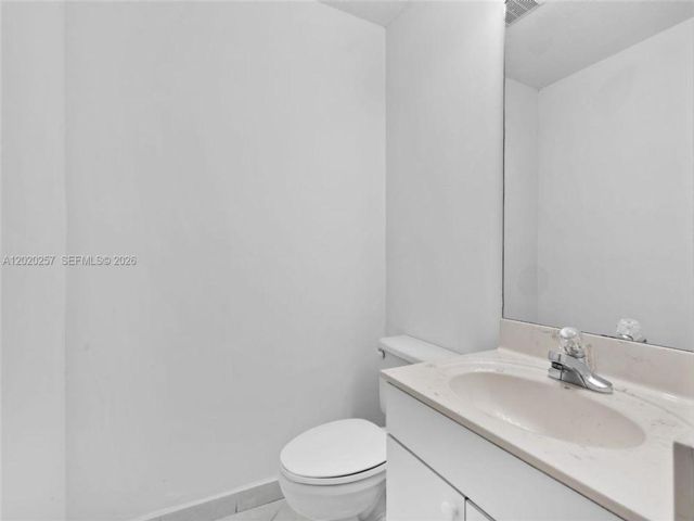[PHOTO]