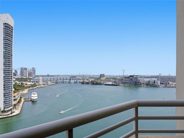  2 BR,  2.00 BTH &nbsp;Condo style home in Miami