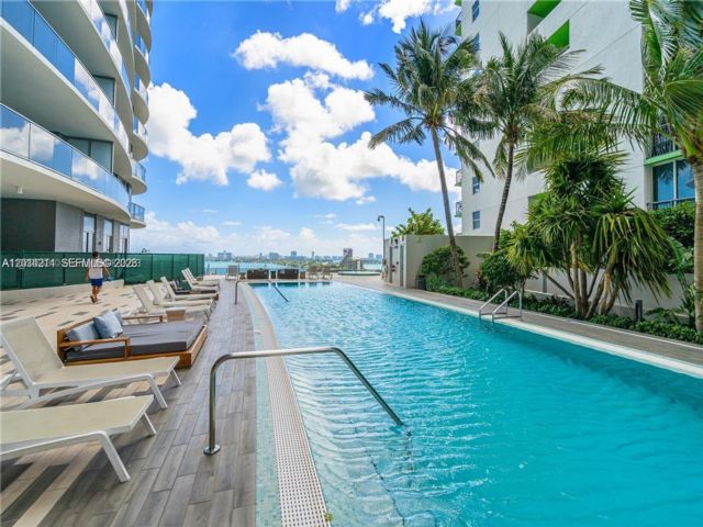  1 BR,  2.00 BTH &nbsp;Condo style home in Miami