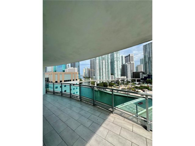  3 BR,  2.00 BTH &nbsp;Condo style home in Miami