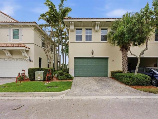  3 BR,  2.50 BTH &nbsp;Townhouse style home in Cooper City