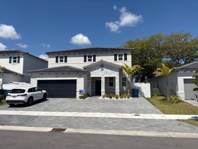  4 BR,  2.50 BTH &nbsp; style home in Miami