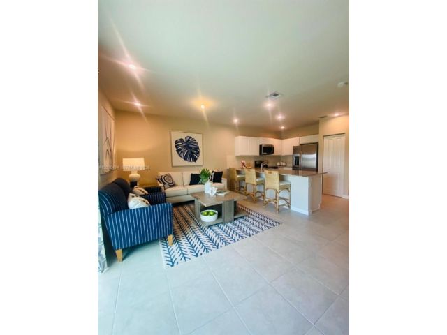  3 BR,  3.00 BTH &nbsp;Townhouse style home in Florida City