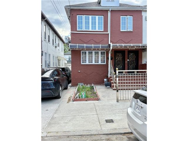  9 BR,  5.00 BTH &nbsp;Single family style home in Sheepshead Bay