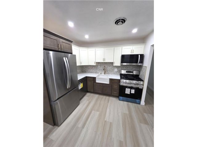  2 BR,  1.00 BTH &nbsp;Multi-family style home in Canarsie