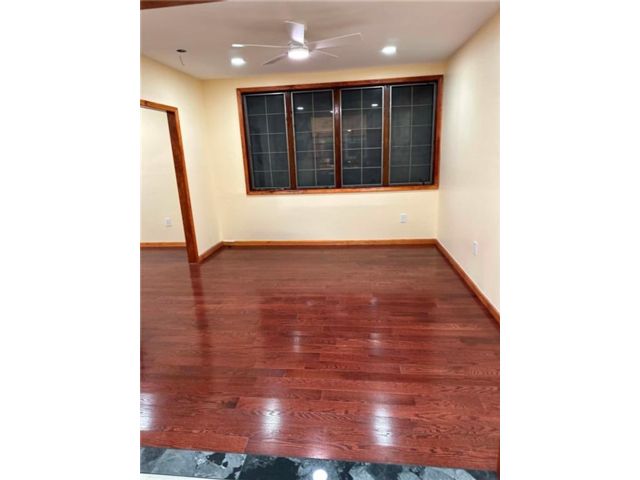  3 BR,  2.00 BTH &nbsp;Multi-family style home in Canarsie