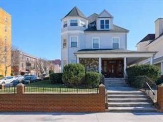 Lot <b>Size:</b>  &nbsp;Residential style home in Bay Ridge