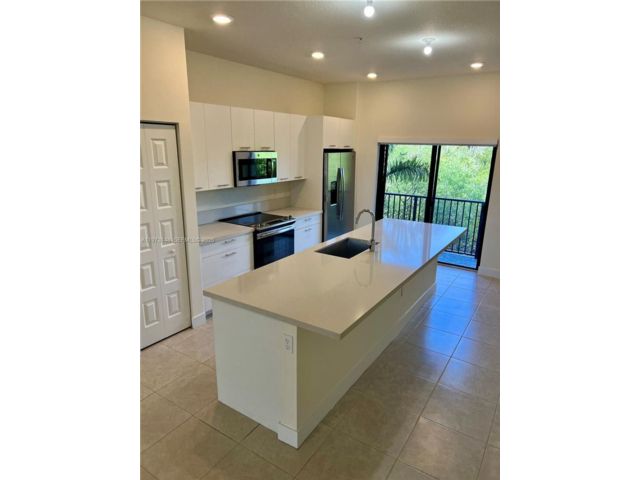  2 BR,  3.00 BTH &nbsp; style home in Medley