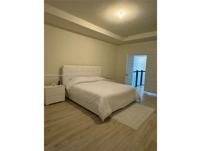 [PHOTO]