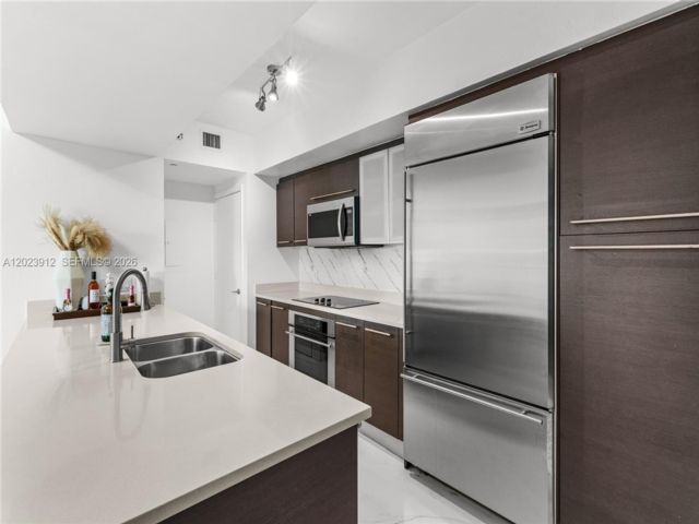  2 BR,  2.00 BTH &nbsp; style home in Miami