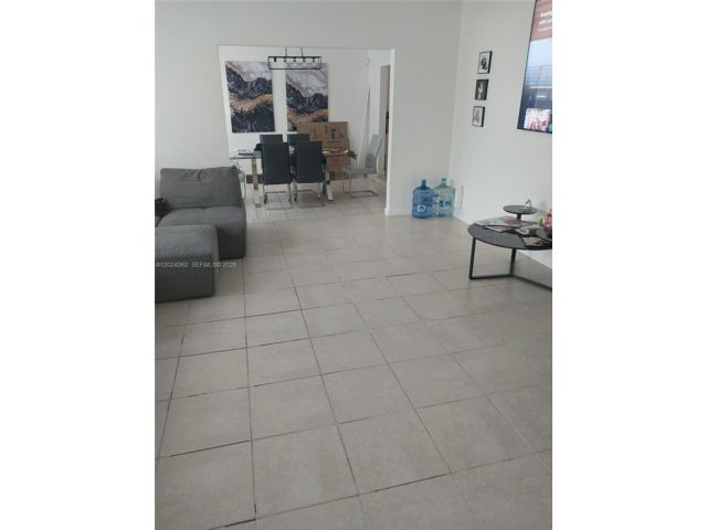 [PHOTO]