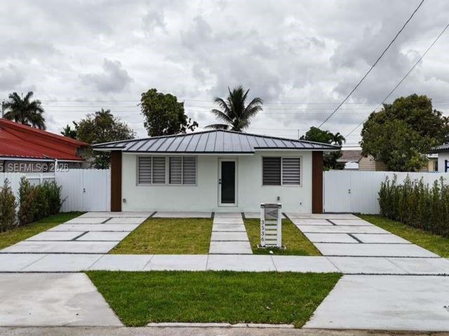  4 BR,  3.00 BTH &nbsp; style home in Miami