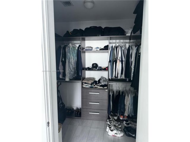 [PHOTO]